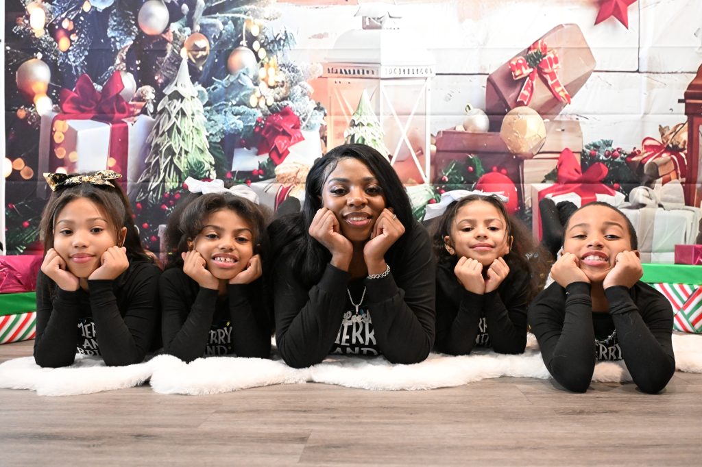 SINGLE MOM WITH 4 KIDS